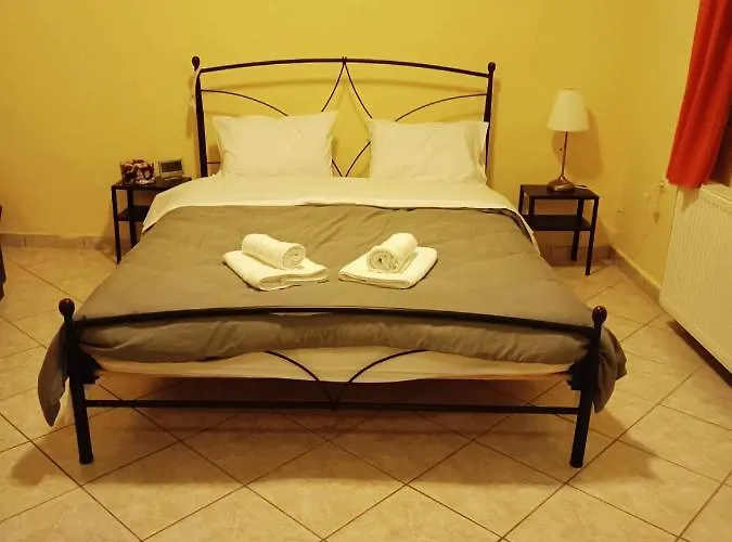 Detached House With A Lovely Yard 5\' Walk From Metro Station Agios Dimitrios And Metro Mall