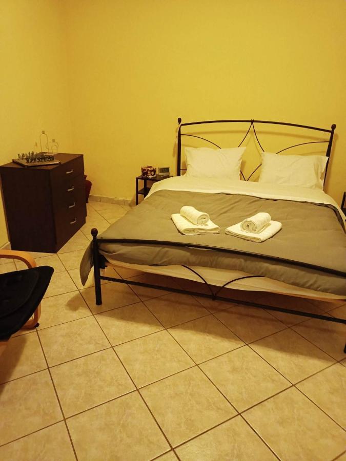 Detached House With A Lovely Yard 5' Walk From Metro Station Agios Dimitrios And Metro Mall Hébergement de vacances *