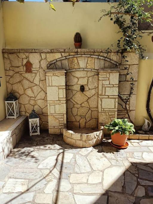 Detached House With A Lovely Yard 5' Walk From Metro Station Agios Dimitrios And Metro Mall Athen