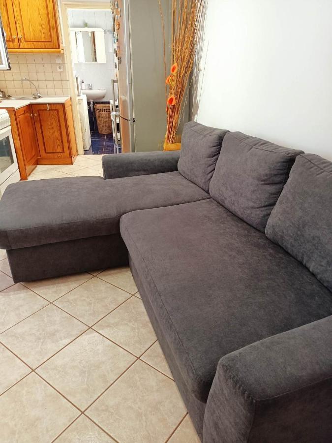 Detached House With A Lovely Yard 5' Walk From Metro Station Agios Dimitrios And Metro Mall Ferienhaus