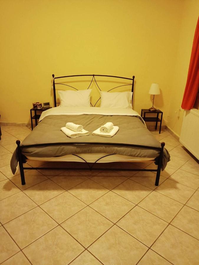 Ferienhaus Detached House With A Lovely Yard 5' Walk From Metro Station Agios Dimitrios And Metro Mall Athen