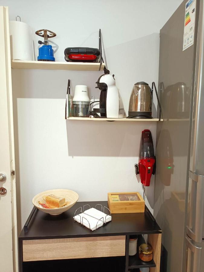 Detached House With A Lovely Yard 5' Walk From Metro Station Agios Dimitrios And Metro Mall *
